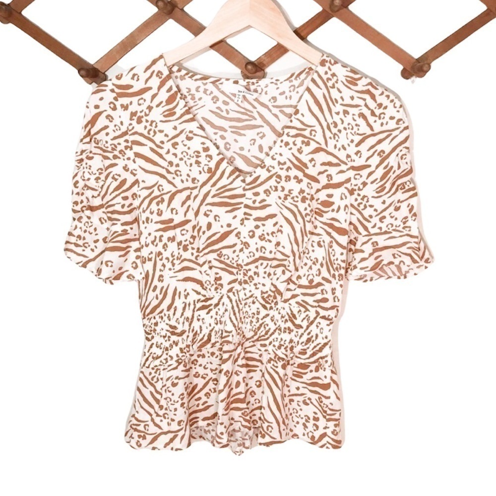 3/$25 🙌🏼 june & hudson Animal Print Ruched Blouse S